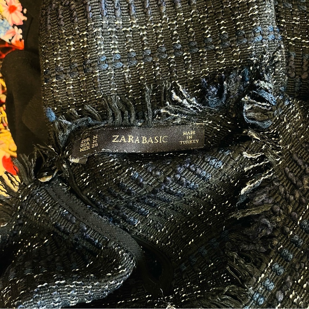 ZARA Black Textured Fringe Hem Top – Parisian Chic Spring Layer - Picture 5 of 8